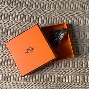 Hermès orange bracelet box w/ ribbon